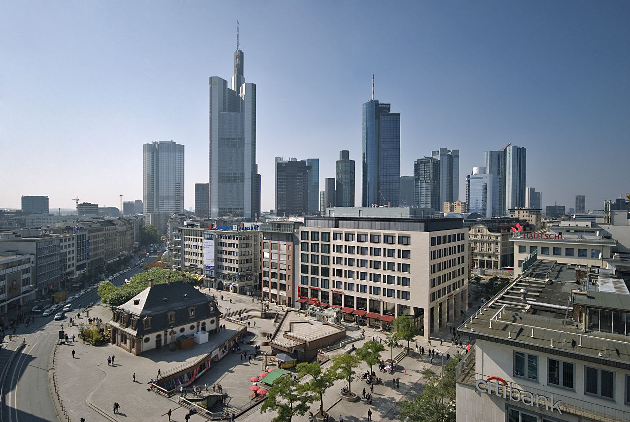 Frankfurt Hauptwache mit Skyline